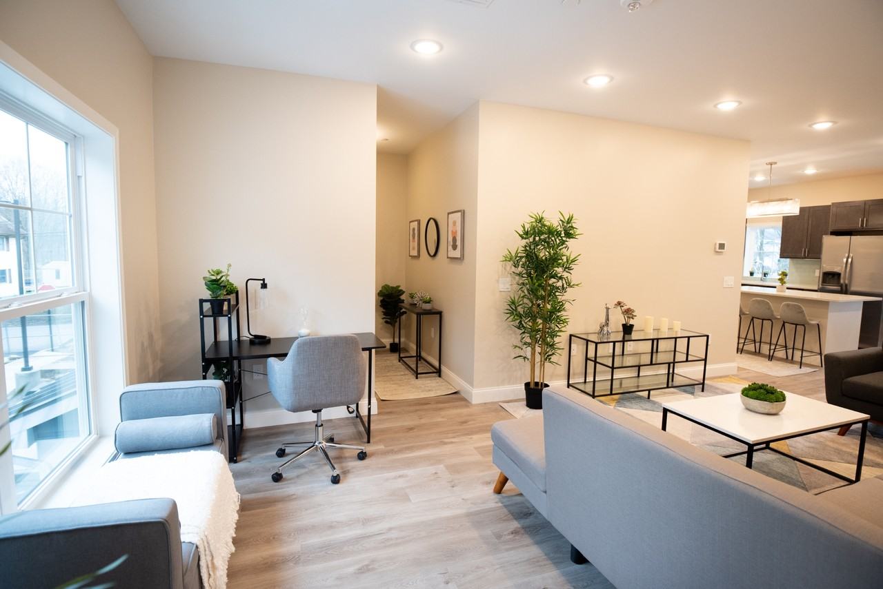 1300 Hudson Pl - Photo 3 of 14