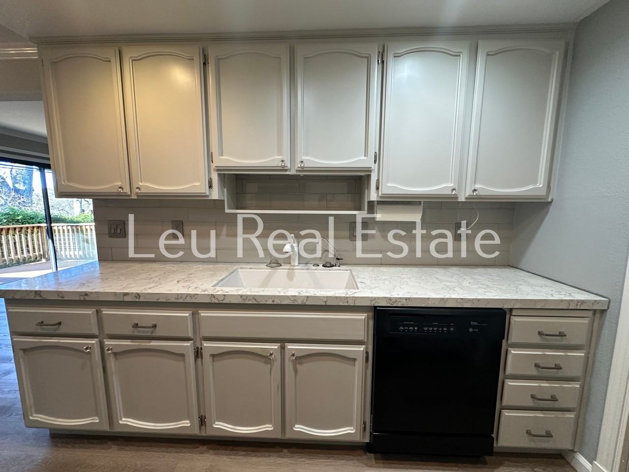 3262 Heights Dr - Photo 3 of 26