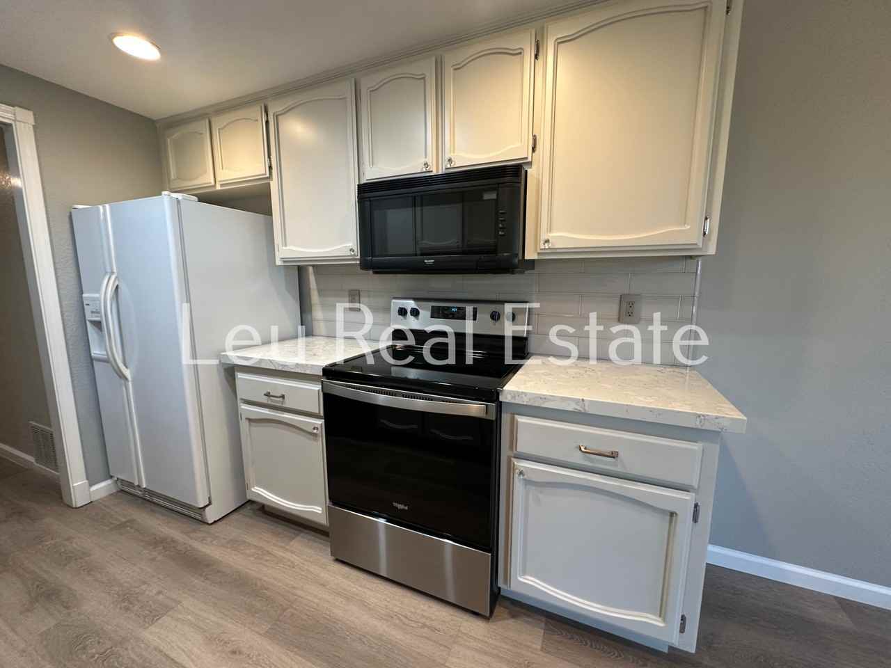 3262 Heights Dr - Photo 4 of 26