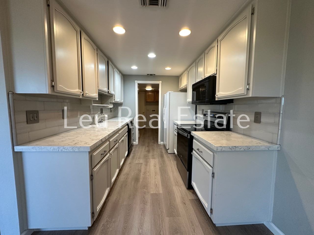 3262 Heights Dr - Photo 5 of 26