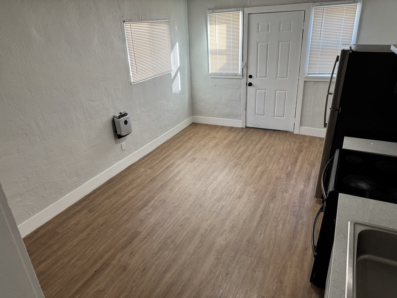 323 S Main Ave #NA - Photo 5 of 9