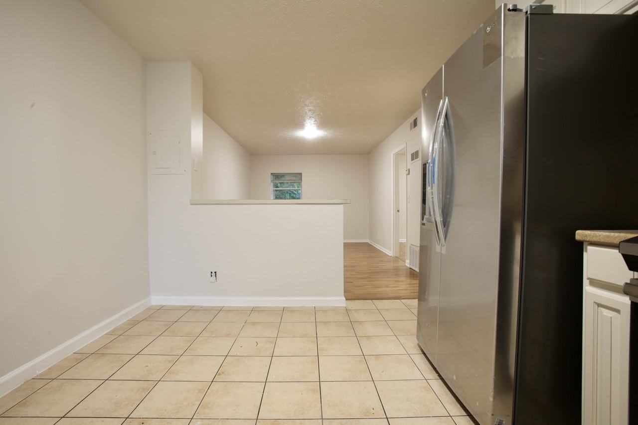 650 Allen St #5 - Photo 2 of 15