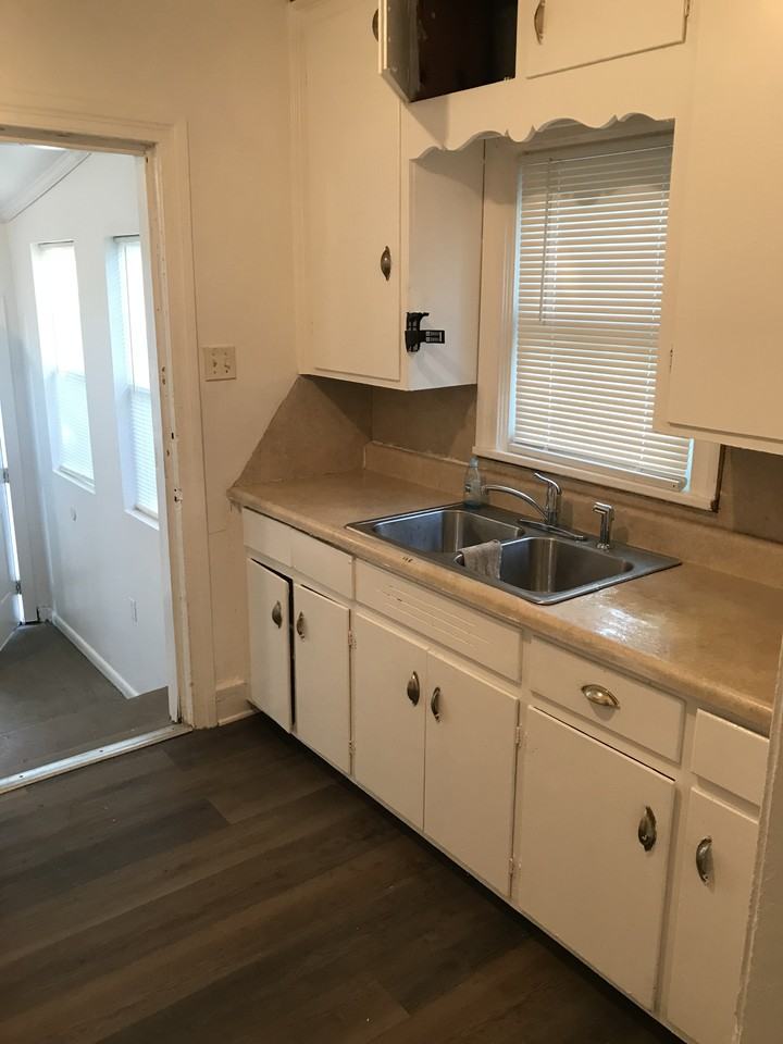 1102 E Elm St #NA - Photo 7 of 13
