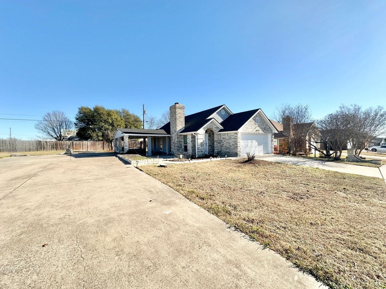 2402 Purser Dr - Photo 3 of 32