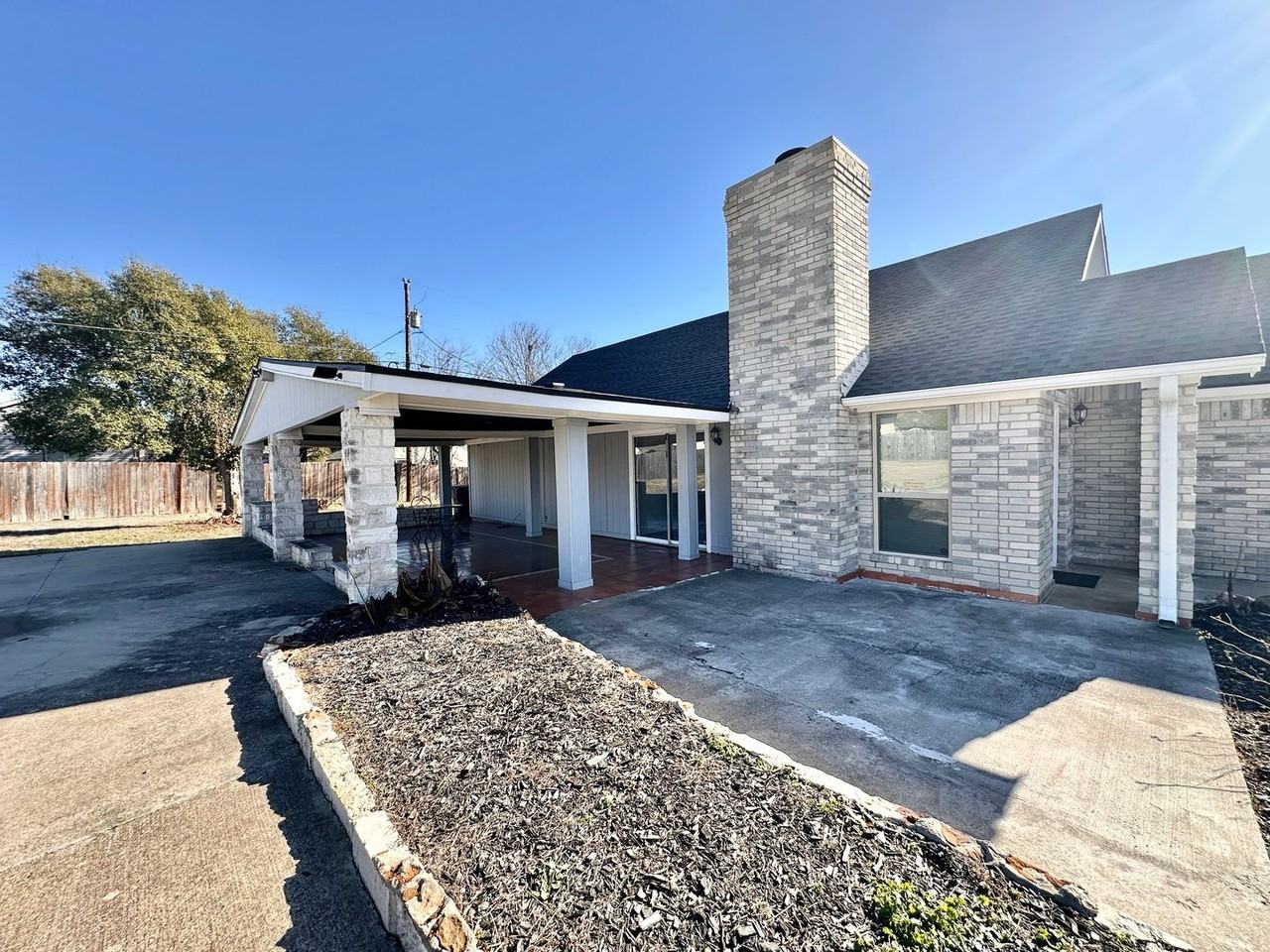 2402 Purser Dr - Photo 4 of 32