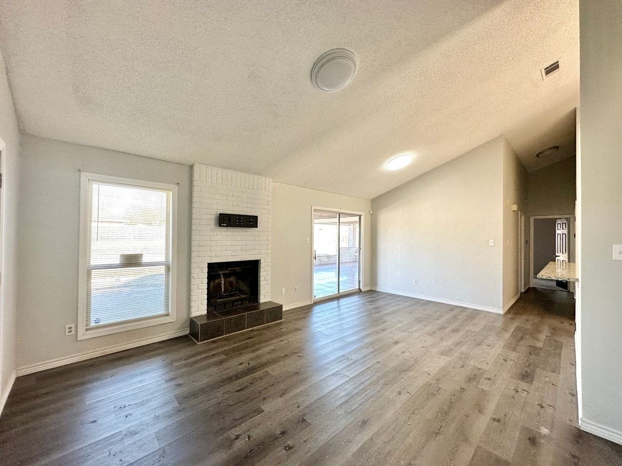 2402 Purser Dr - Photo 7 of 32