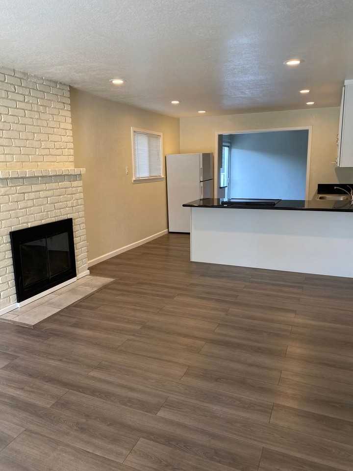 2078 Donald Dr - Photo 3 of 20