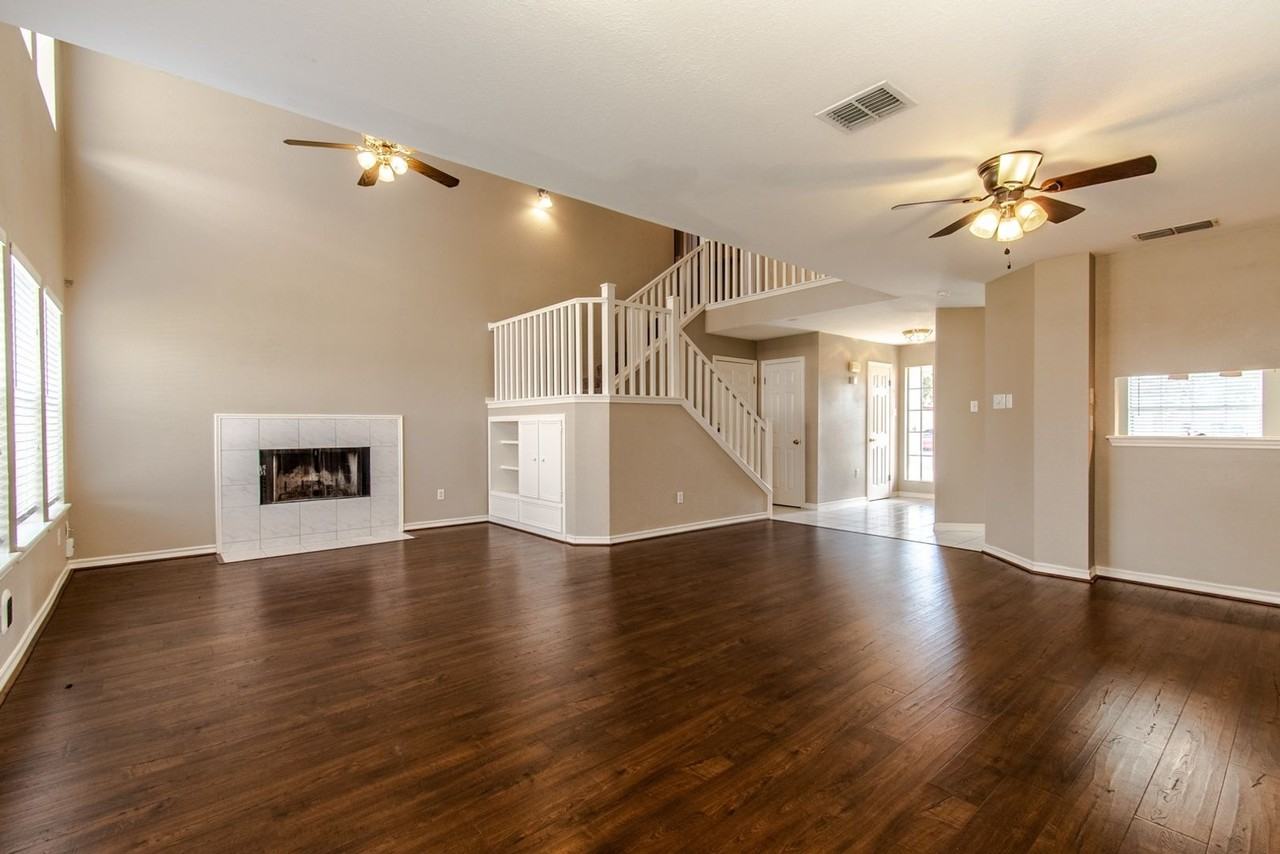 2833 Victoria Park Dr - Photo 5 of 20