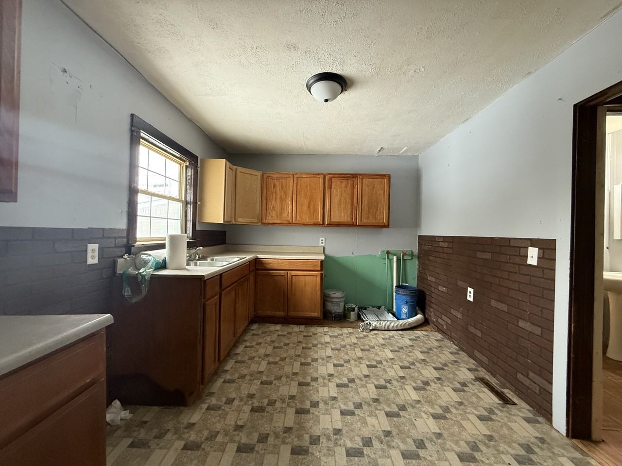 195 E Mark St #A - Photo 2 of 12