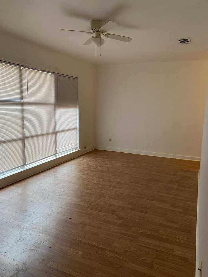 103 E Mills Ave - Photo 2 of 9