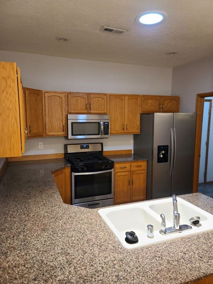 519 Frederick Ave - Photo 5 of 10