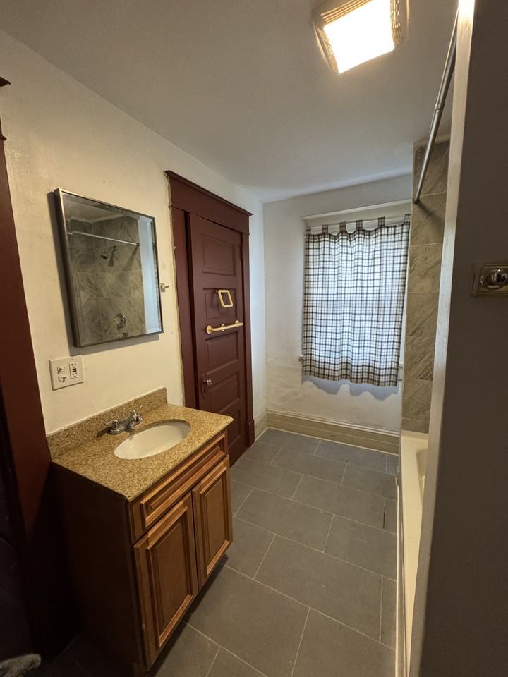 926 Rex Ave Ne #NA - Photo 3 of 20