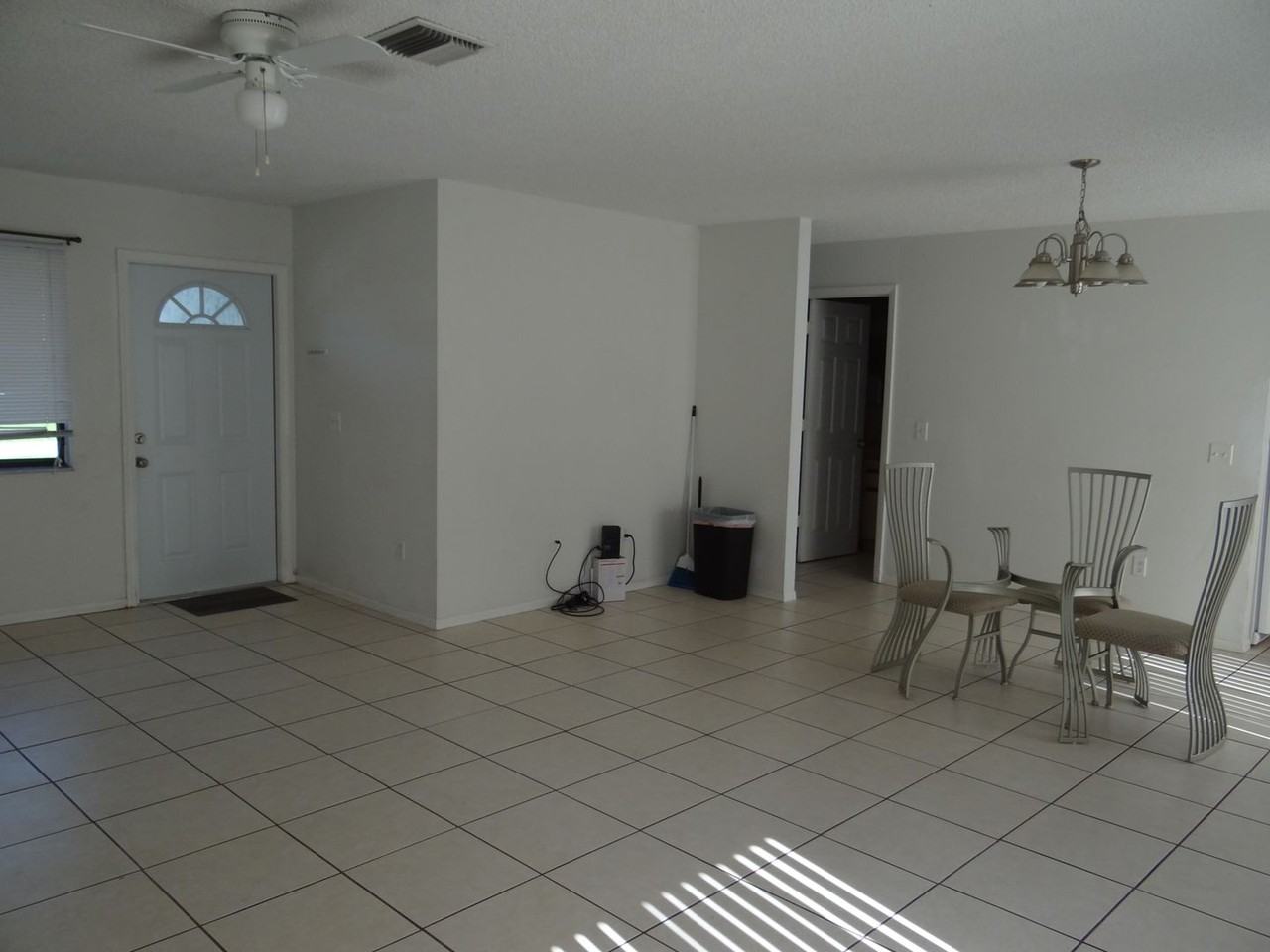 1250 Autumn St - Photo 2 of 10