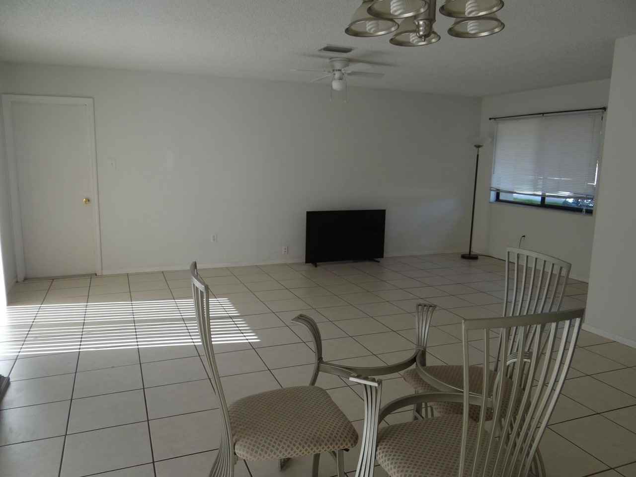 1250 Autumn St - Photo 4 of 10