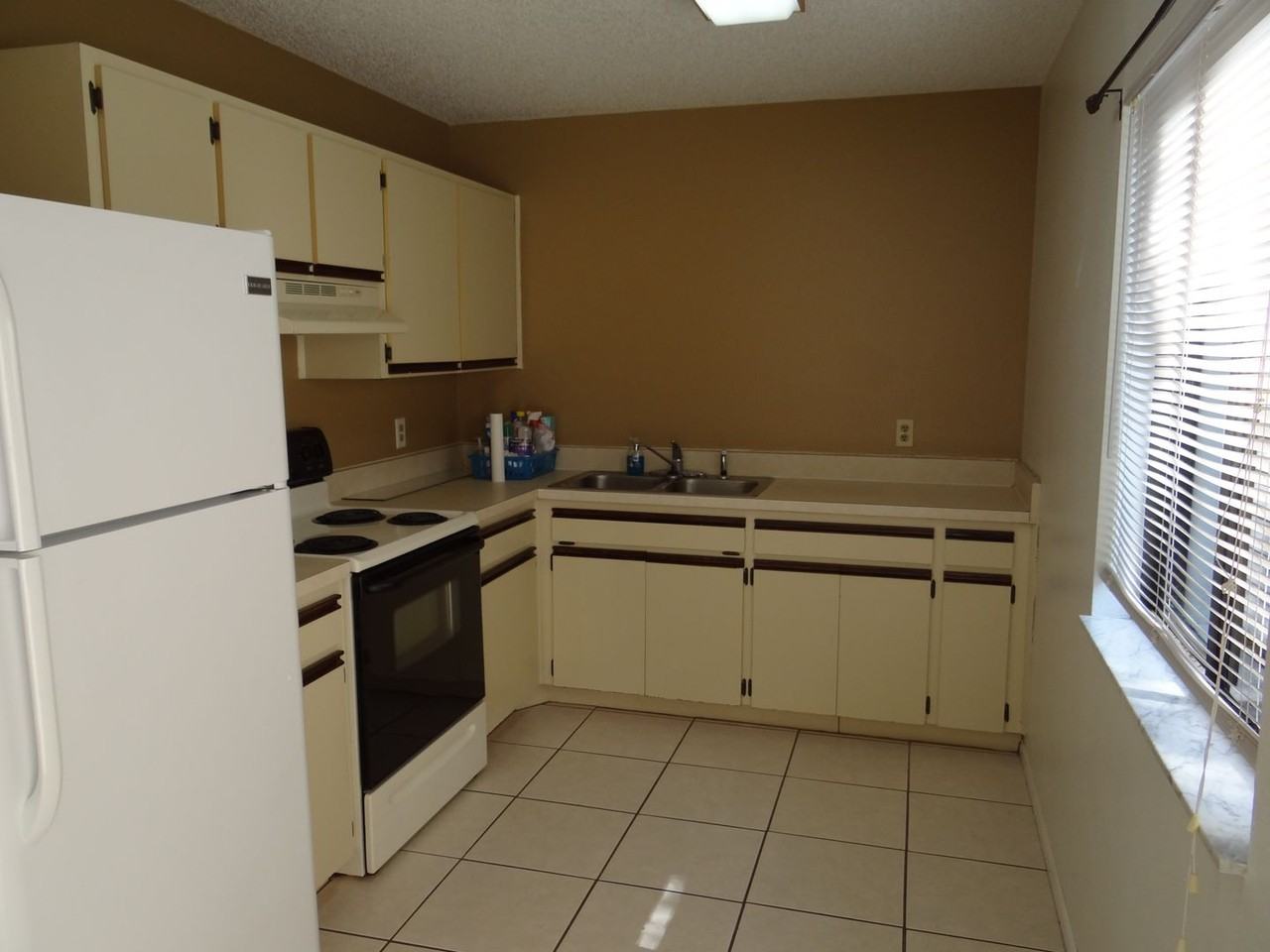 1250 Autumn St - Photo 5 of 10