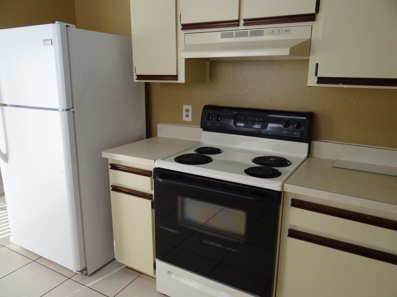 1250 Autumn St - Photo 6 of 10