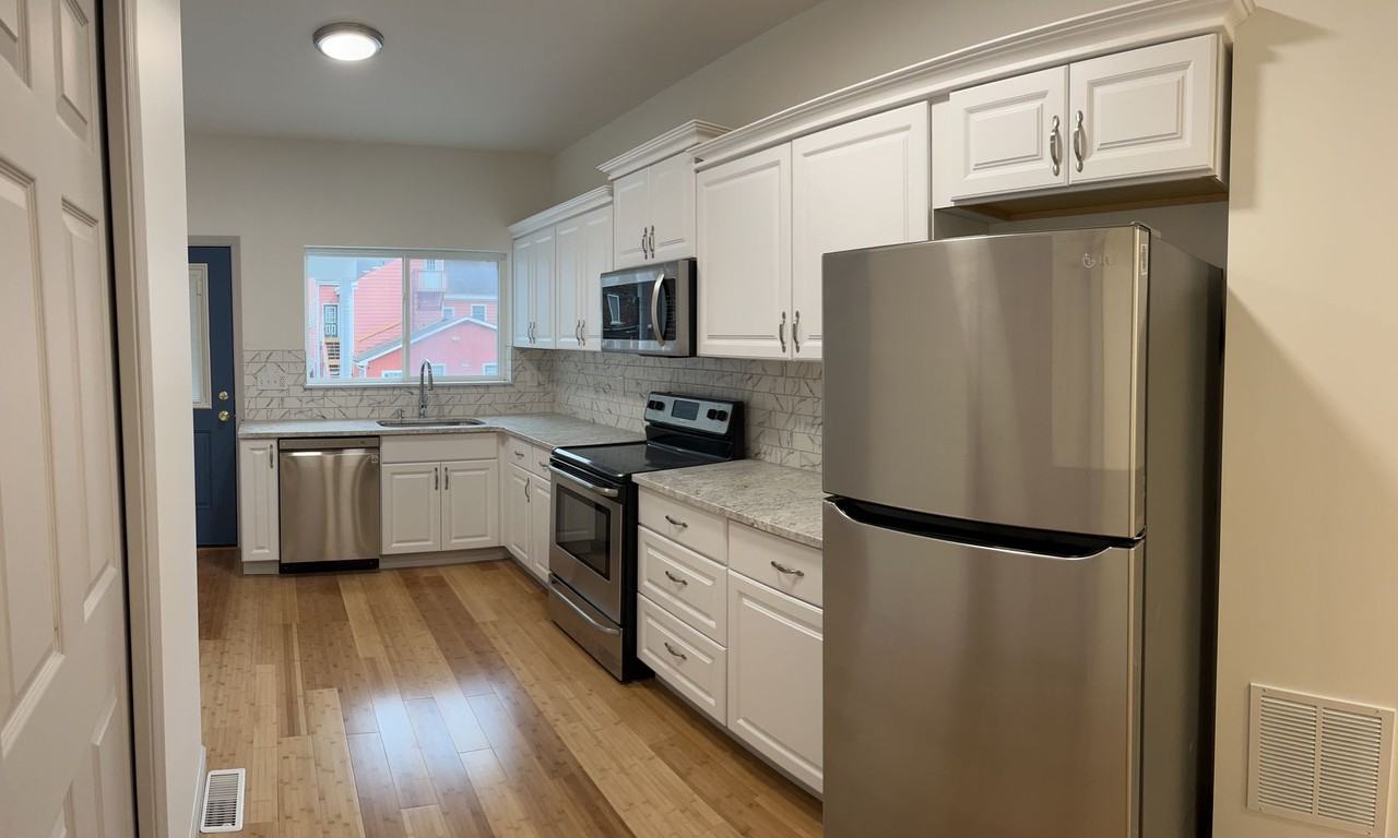 410 Sample St - Photo 3 of 8