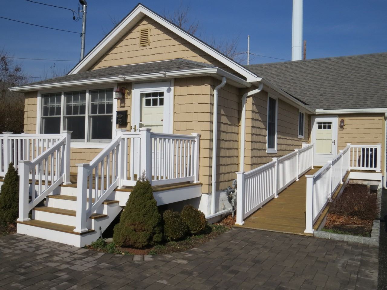22 Willis Ave - Photo 2 of 10