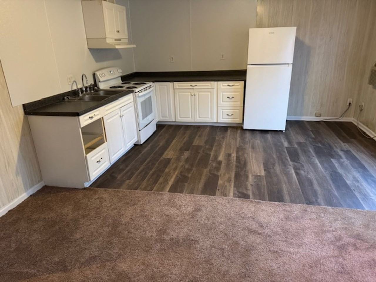 104A Charles St - Photo 3 of 4