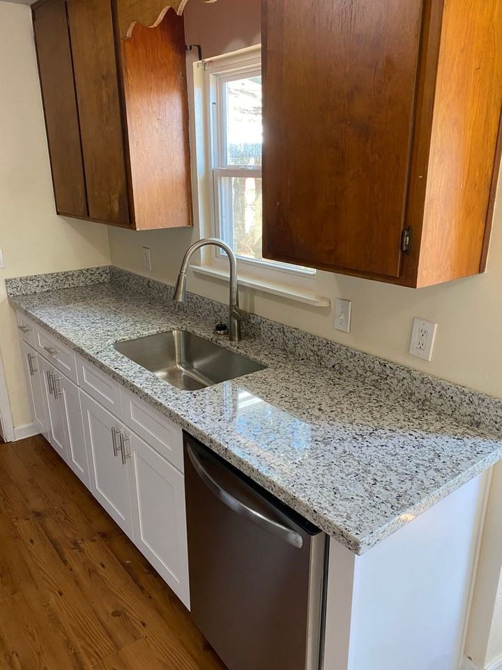 1064 Longstreet Dr - Photo 6 of 17