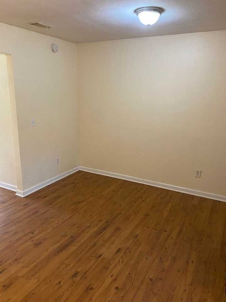 1064 Longstreet Dr - Photo 7 of 17