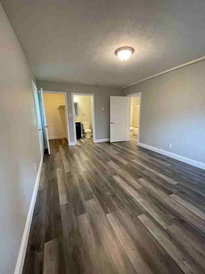 815 W. Columbia - Photo 2 of 17