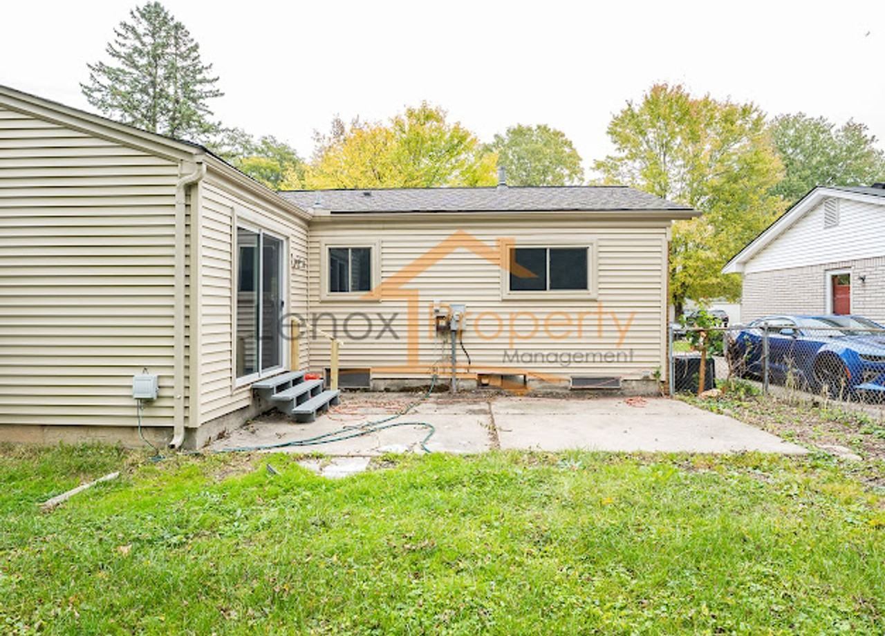 6655 Burnham Dr - Photo 5 of 27