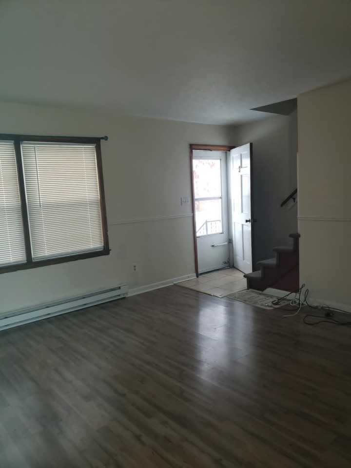 150 East Reynolds Avenue #F1 - Photo 5 of 10