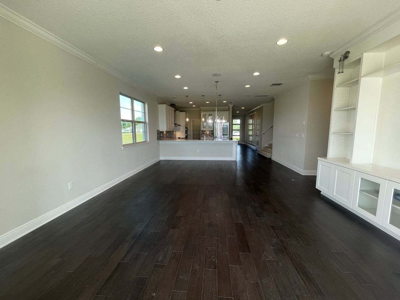 6685 Knollwood St - Photo 4 of 36