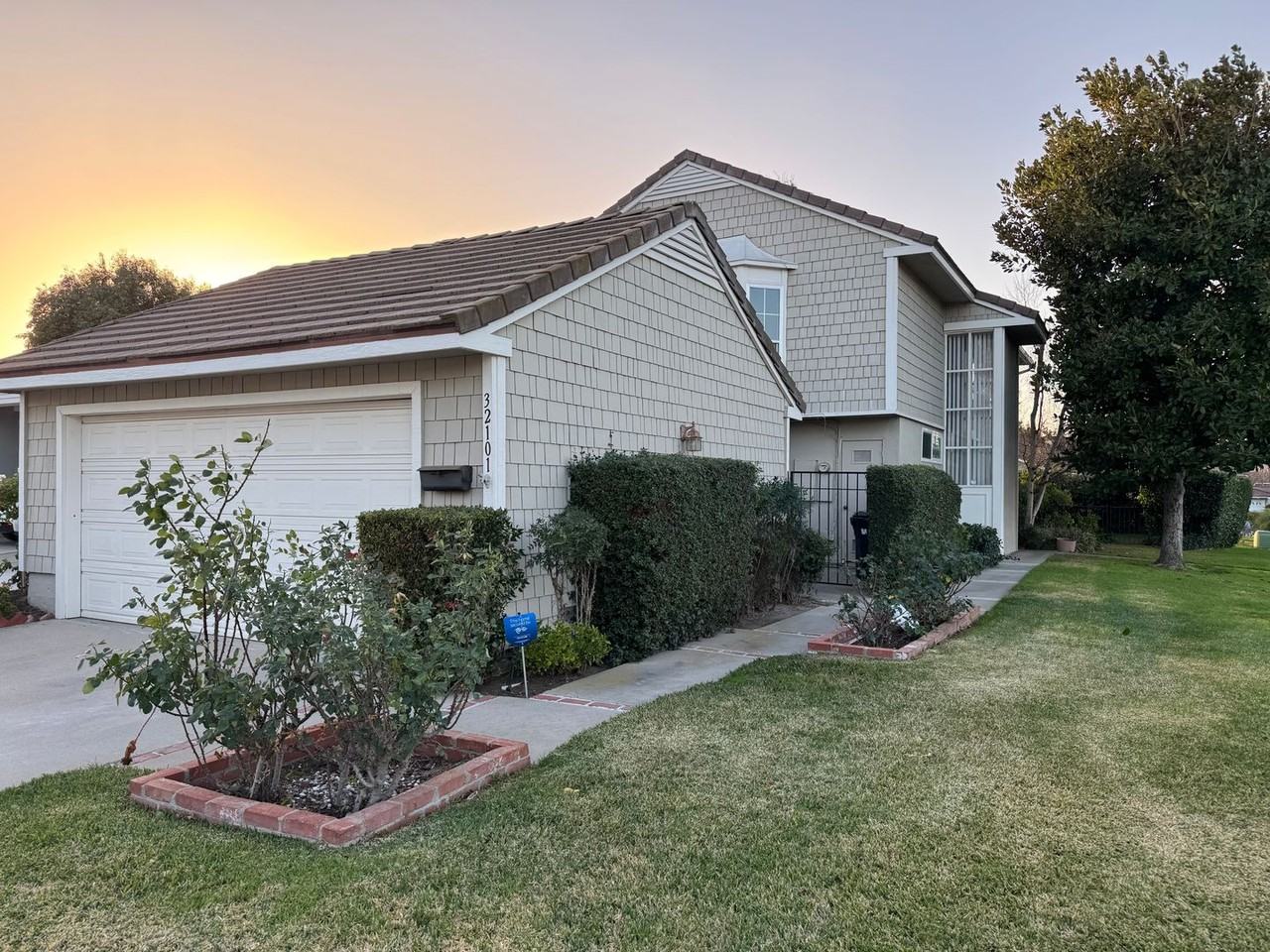 32101 Sailview Ln - Photo 2 of 29