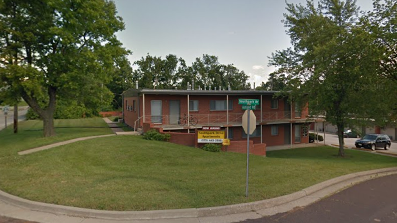 1027 Southpark Dr - Photo 4 of 27