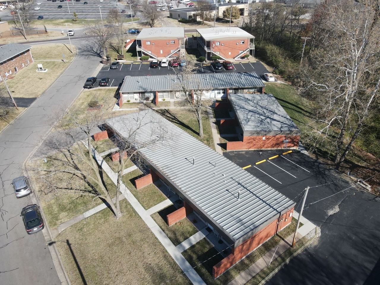 1027 Southpark Dr - Photo 6 of 27