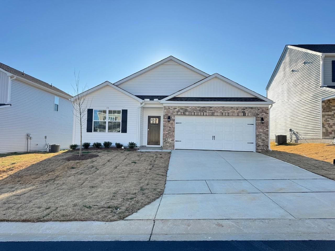 198 Moore Creek Dr - Photo 2 of 24