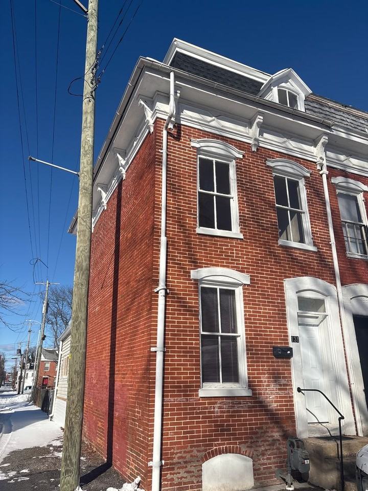 131 E Maple St