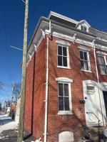 featured image of 131 E Maple St