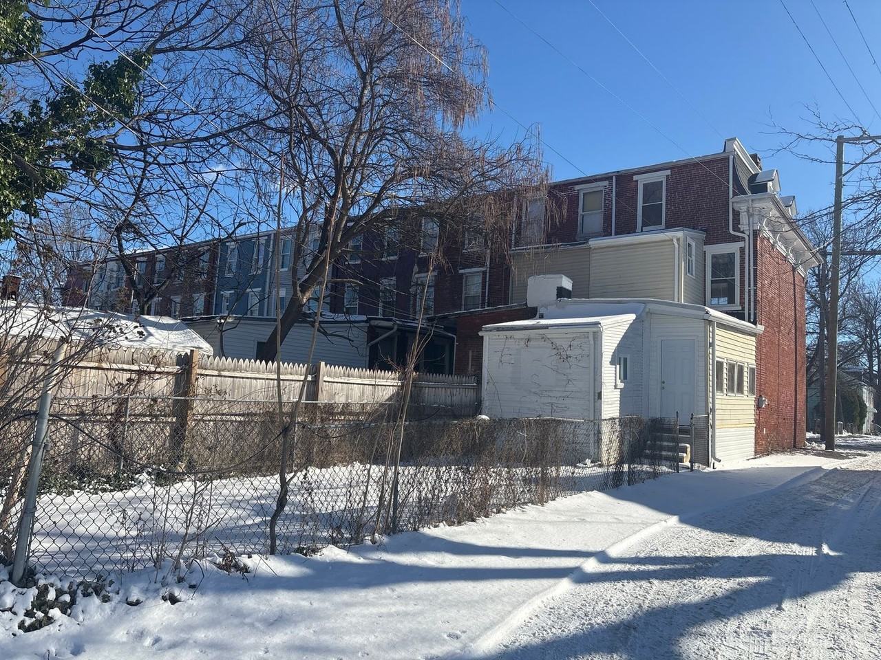 131 E Maple St - Photo 2 of 20
