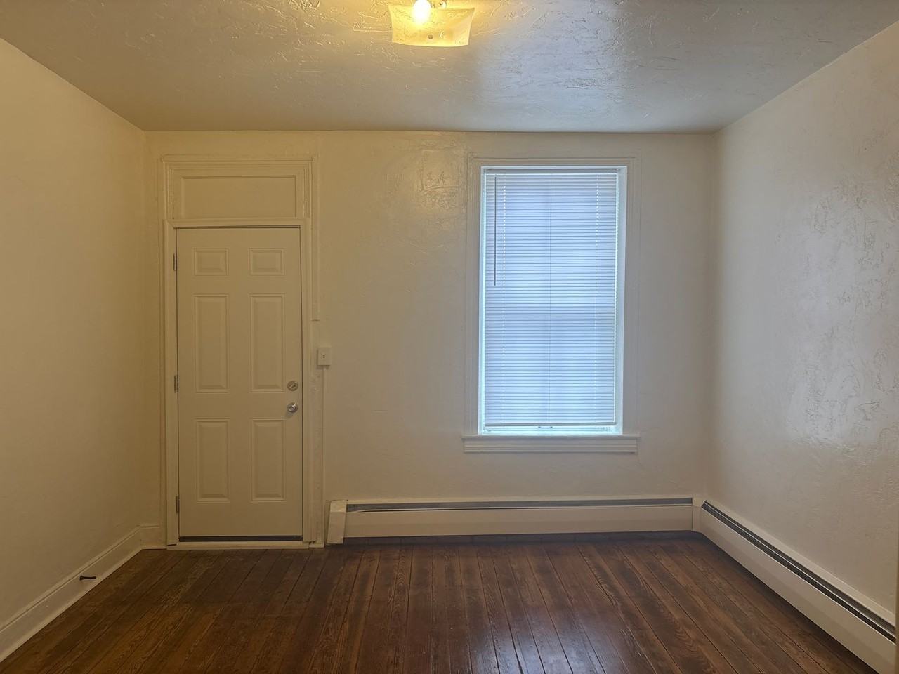 131 E Maple St - Photo 3 of 20