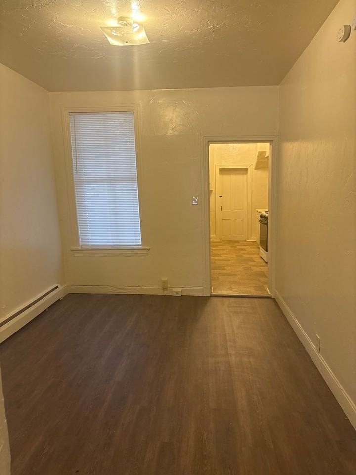 131 E Maple St - Photo 5 of 20