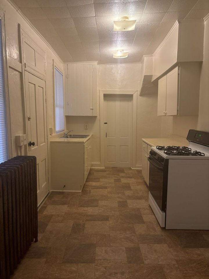 131 E Maple St - Photo 7 of 20