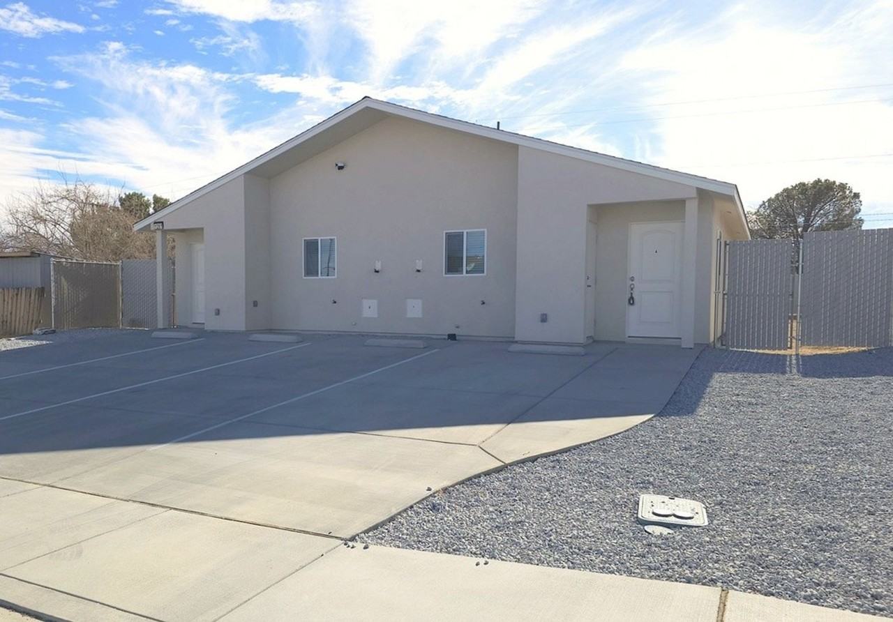 1205 W Mariposa Ave - Photo 3 of 14