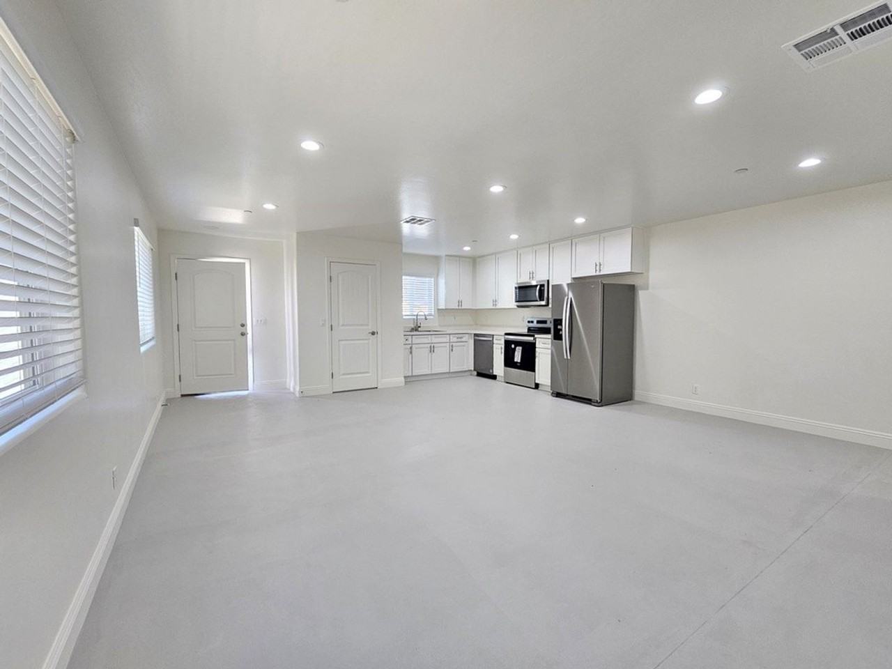 1205 W Mariposa Ave - Photo 6 of 14