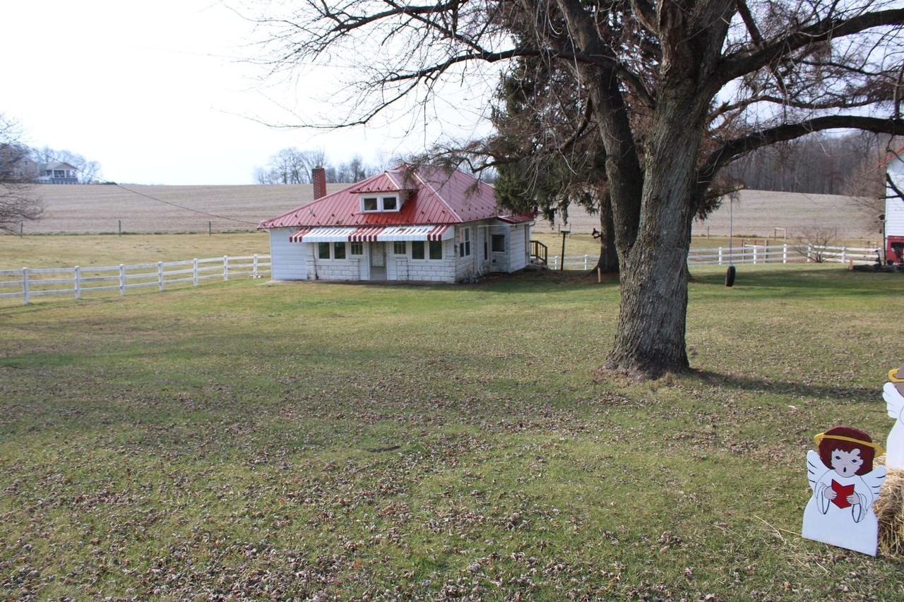 13728 Winterstown Rd - Photo 2 of 16