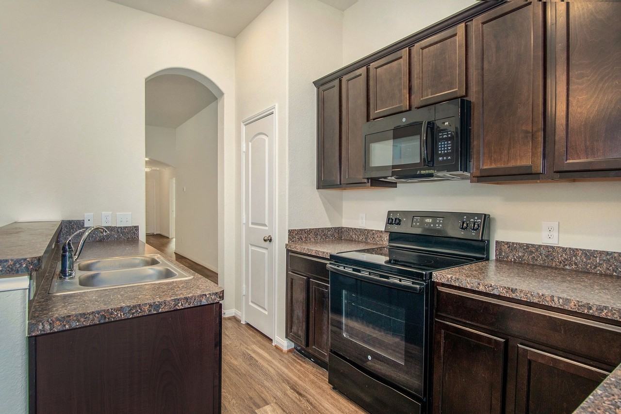 13006 Lazy Ln - Photo 5 of 23