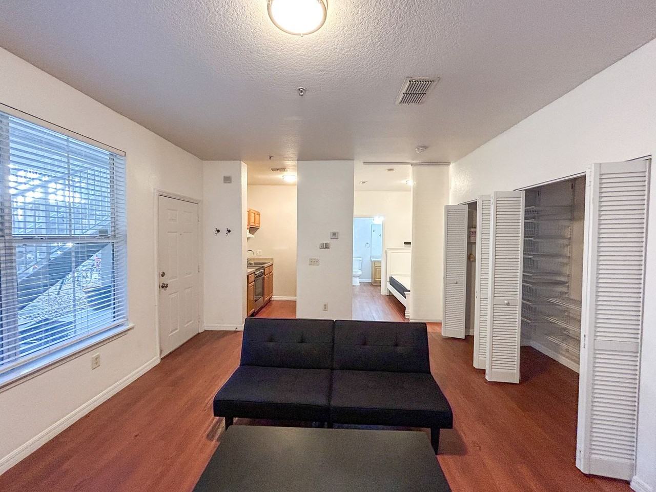 621 Sw 10th St - Photo 2 of 17