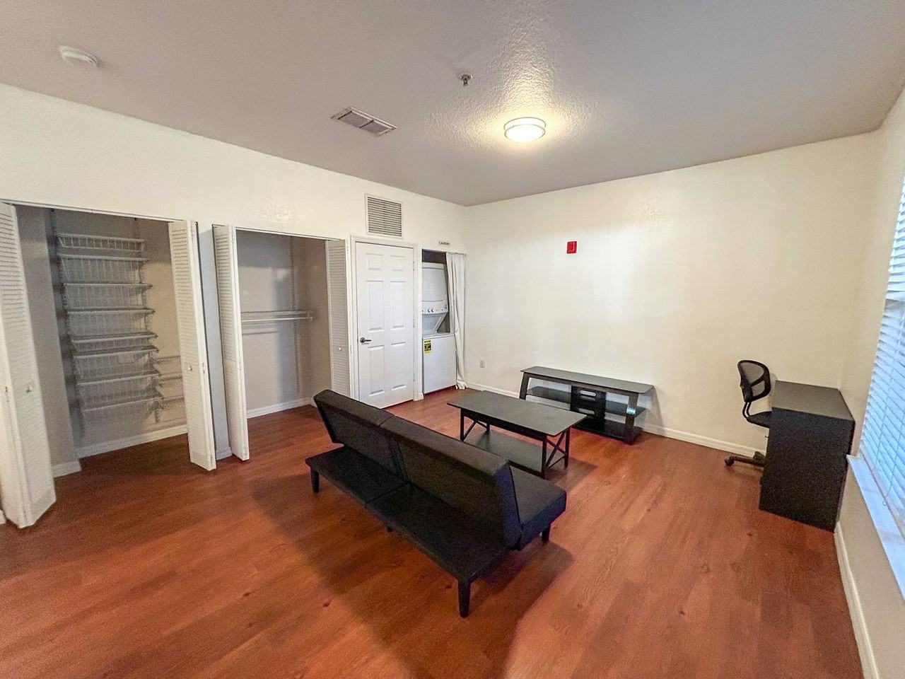 621 Sw 10th St - Photo 4 of 17