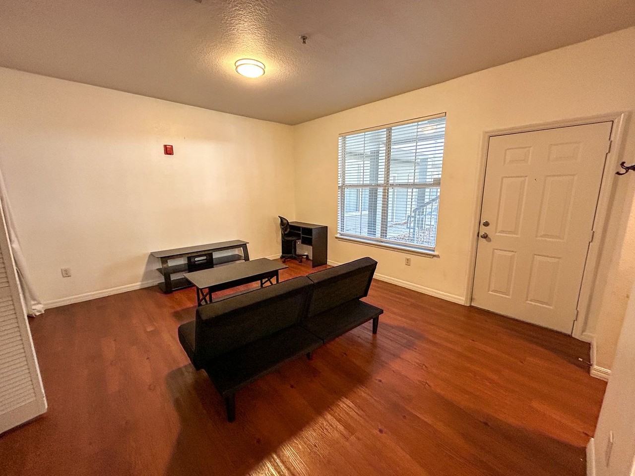 621 Sw 10th St - Photo 5 of 17