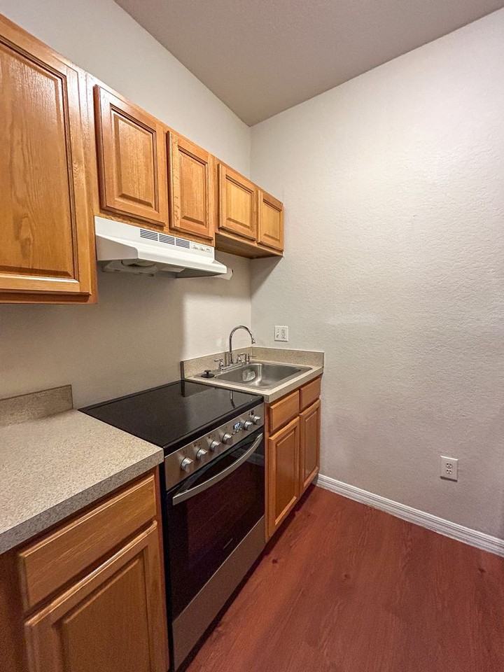 621 Sw 10th St - Photo 7 of 17