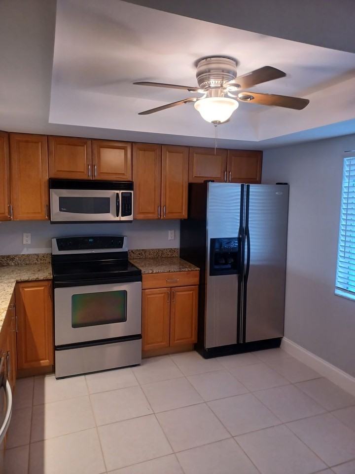 1404 Se 40th St #2 - Photo 2 of 10