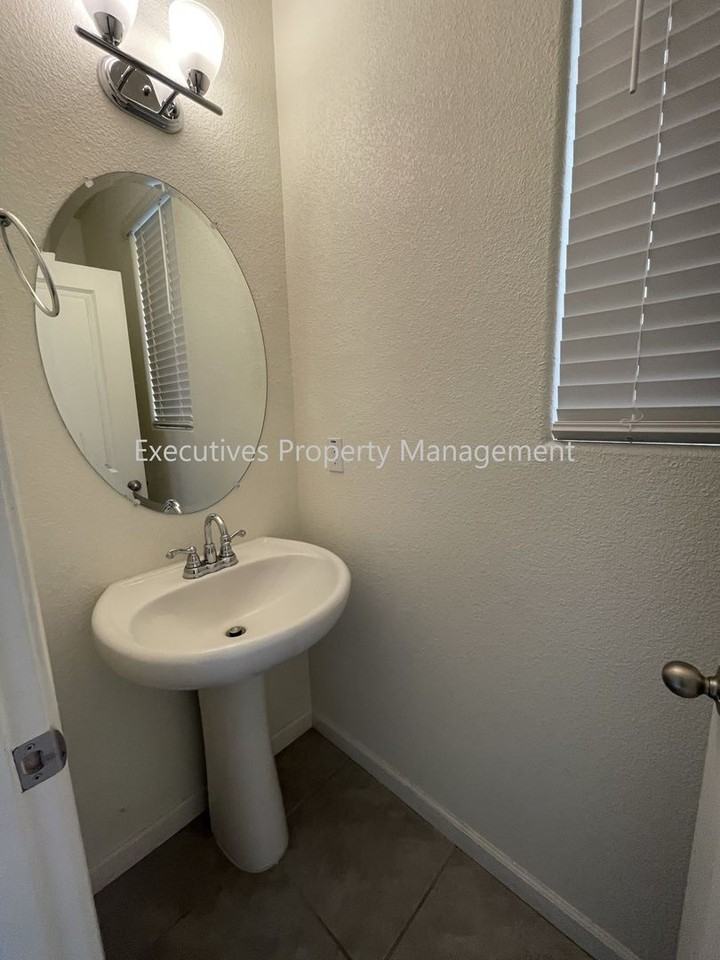 167 Shafer Ave - Photo 3 of 15