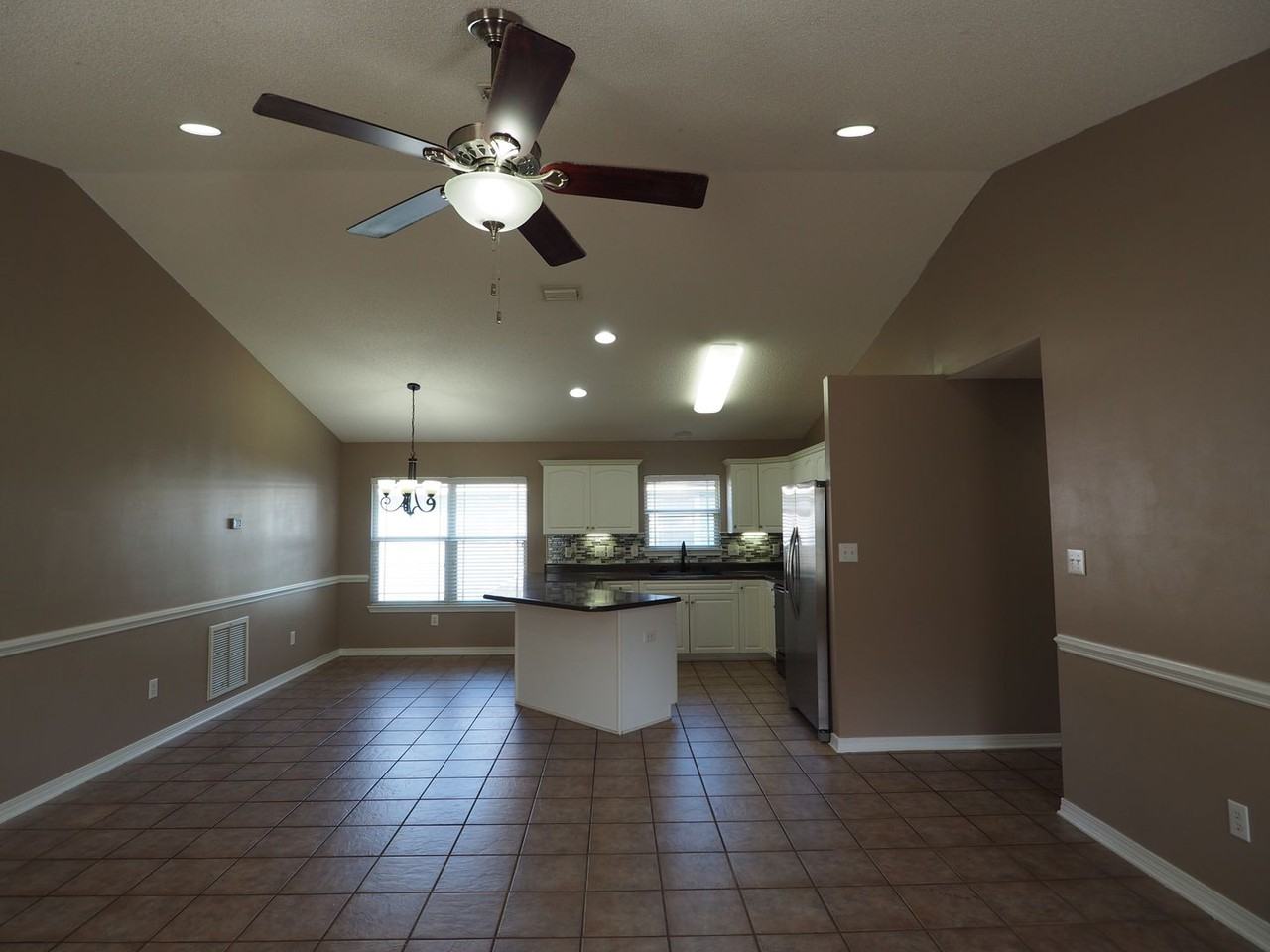 409 E 21st Ave - Photo 2 of 24